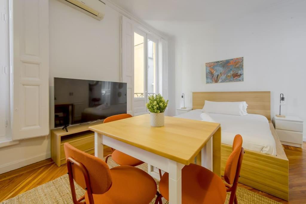 Petite E Chic Loft Para 3 En El Corazon De Мадрид Экстерьер фото